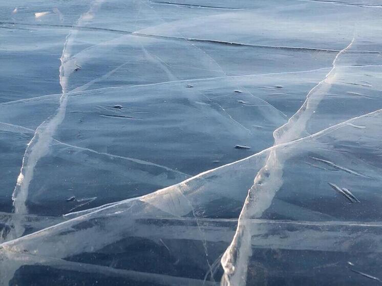 МЧС предупреждает жителей Сахалина об опасности выхода на тонкий лёд