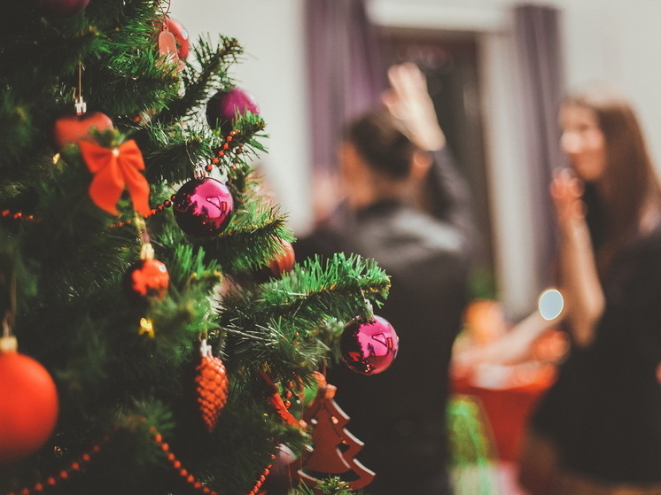 Шары и мишура остались в прошлом: как украшают елку те, кто следит за трендами