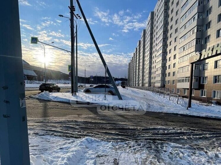 В Южно-Сахалинске оштрафовали водителя, который систематически парковался на тротуаре