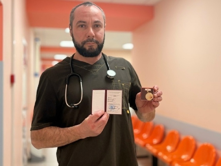 Фельдшер детской больницы Карелии стал почетным донором России