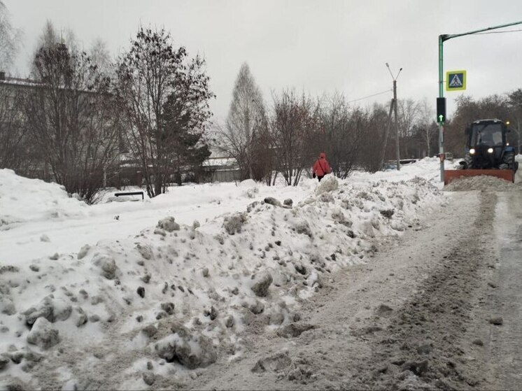Более 23 тысяч кубометров снега вывезли за сутки в Новосибирске