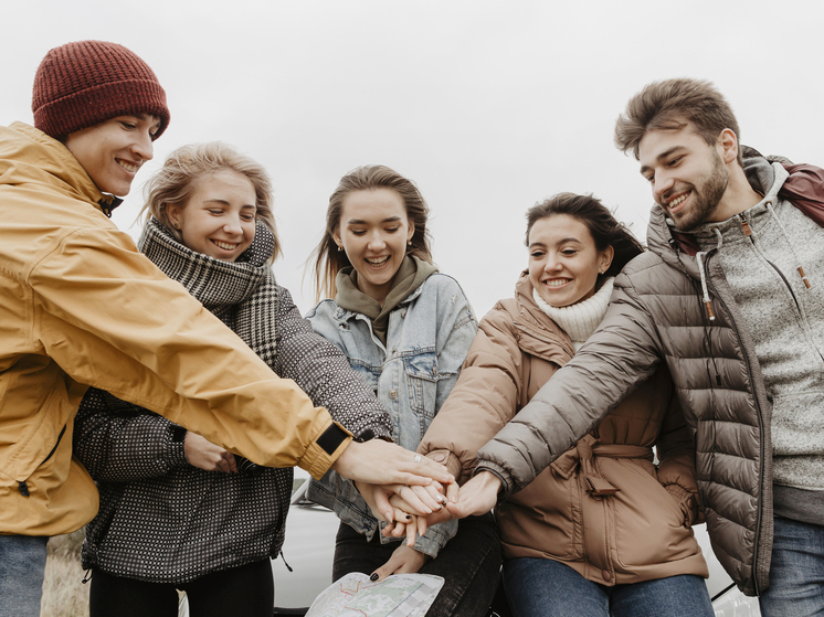 Правительство РФ одобрило идею освободить волонтеров в новых регионах от госпошлин на документы