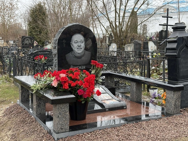 В Ярославле открыли памятник актёру и продюсеру Юрию Ваксману