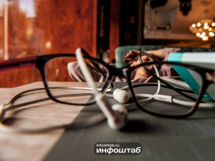 Эксперт объяснила астраханцам, какая ошибка чаще всего мешает справиться с бессонницей