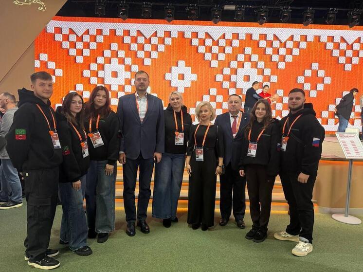 Запорожский губернатор встретился с волонтёрами региона на форуме #МЫВМЕСТЕ