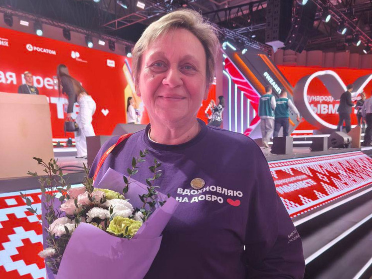Лариса Скворцова первой из новгородцев получила знак «Доброволец России»