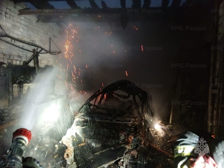 В Бежицком районе Брянска сгорел гараж