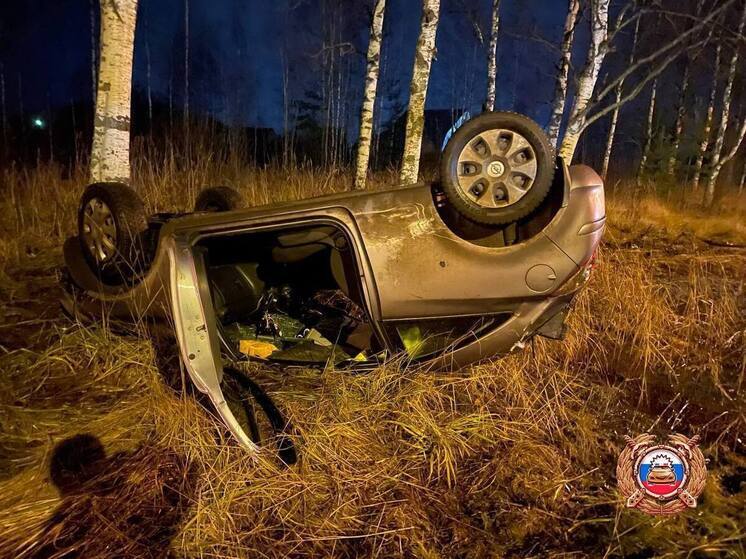 Подробности ДТП в Тверской области, где машина опрокинулась: водитель превысил скорость