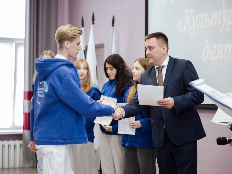 Новотроицкие студенты получили стипендии Уральской Стали