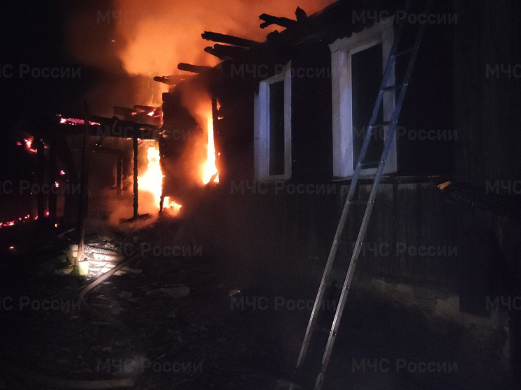 В брянском селе Разрытое сгорел частный дом: есть пострадавшие