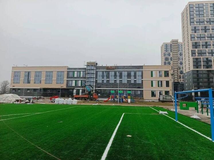 Школа на 1 550 мест в районе Обрывной в Краснодаре готова на 90%