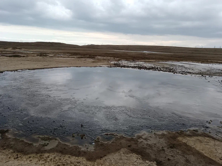 Здесь можно найти пустынные степи, напоминающие саванну, средиземноморские пейзажи с лазурными бухтами и даже совершенно неземные, лунные ландшафты с растрескавшейся почвой и бездонными кратерами