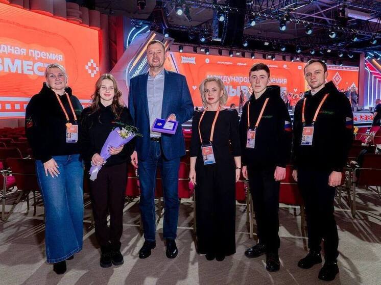 Глава молодых активистов Запорожья награждена знаком «Доброволец России»