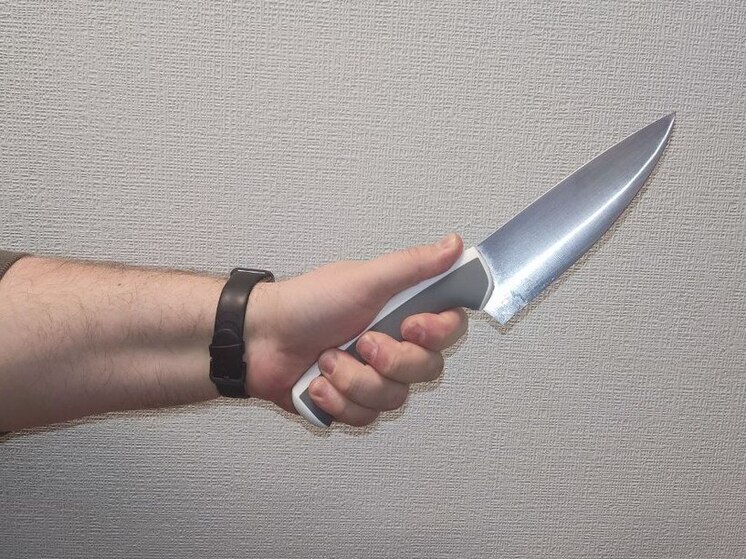 Группа жадных до алкоголя петербуржцев напала на работников магазина