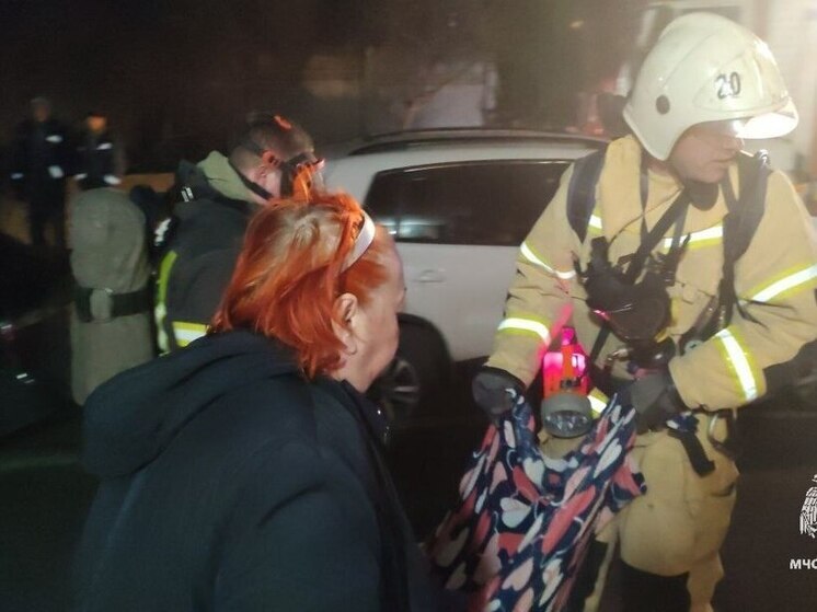 В Феодосии спасли маломобильную женщину из горящей многоэтажки