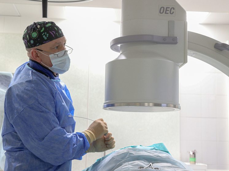 Московские врачи достали из желудка 2-летней девочки батарейку