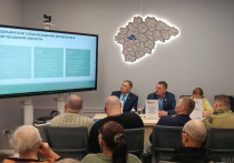 В среду, 3 декабря, специалисты губернаторского проекта «Помощь рядом» посетили Демянск и проконсультировали местных жителей по различным вопросам, касающимся социальной и медицинской помощи, трудоустройства