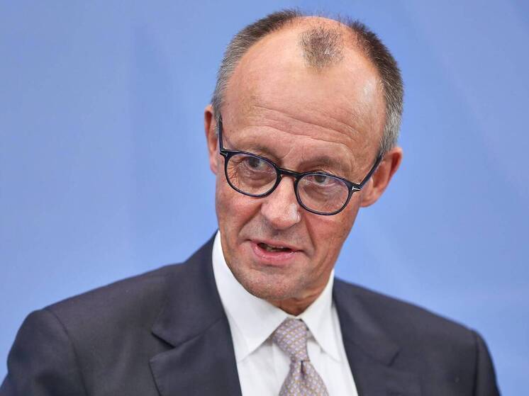 FT: Мерц поддерживает применение чрезвычайных полномочий ЕС по российским активам