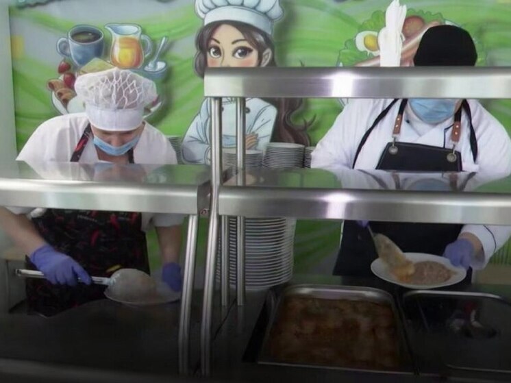 В Саратовской области с Нового года будут бесплатно кормить школьников