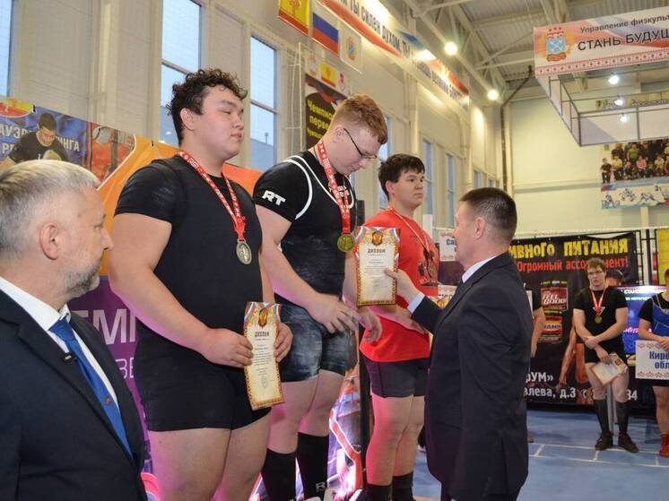 В Чебоксарах стартовал чемпионат ПФО по пауэрлифтингу