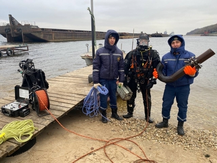 Тренировка под водой: водолазы спасательной службы отработали учебные спуски