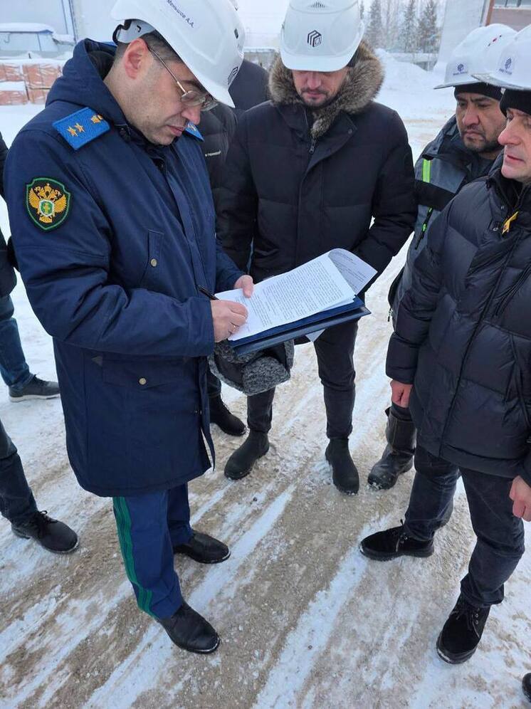 Прокурорская проверка выявила срывы графиков на стройках в Муравленко