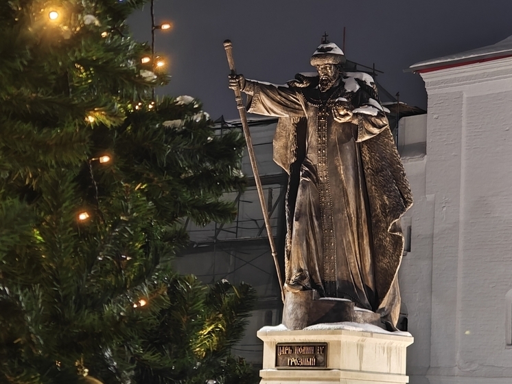 Кремлевская площадь и памятник Ивану Грозному стали украшением Вологды