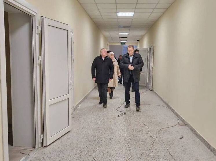 Ремонт на финише: в школе №24 уже расставляют мебель в обновленных классах