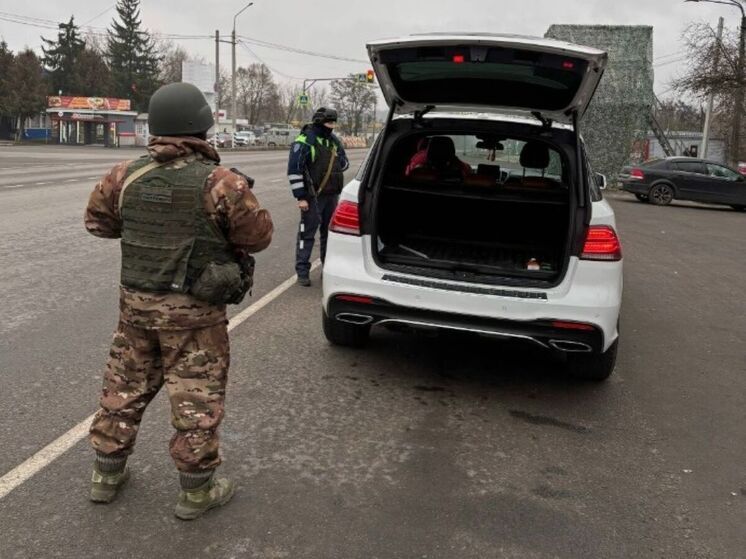 В Курской области на посту полиция задержала мужчин с наркотиком