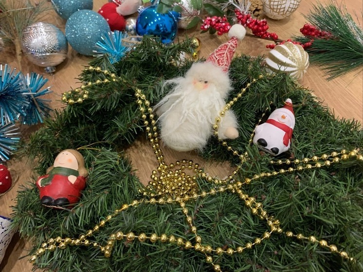 Аналитики Авито выяснили, как жители Омска украшают дома к Новому году, раскрыв заметную разницу в подходах разных поколений