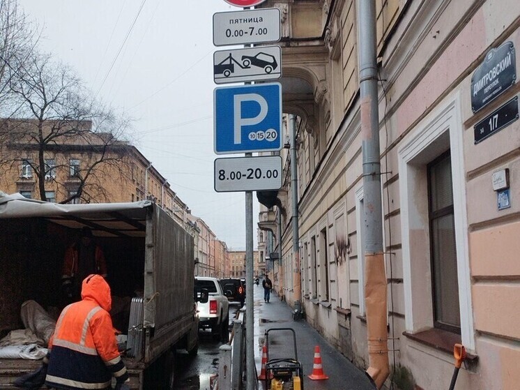 На Новгородской улице Петербурга прошёл рейд по новым правилам ночной парковки