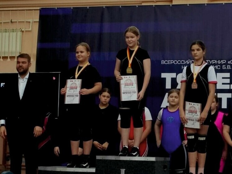 Спортсмены ВятСШОР привезли медали турнира «Серебряный гриф»