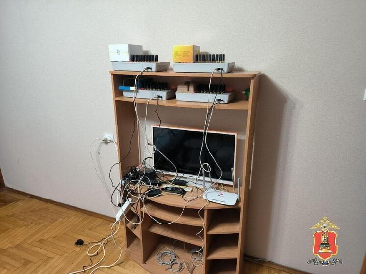 В квартирах Твери полицейские нашли сим-боксы, использующиеся мошенниками