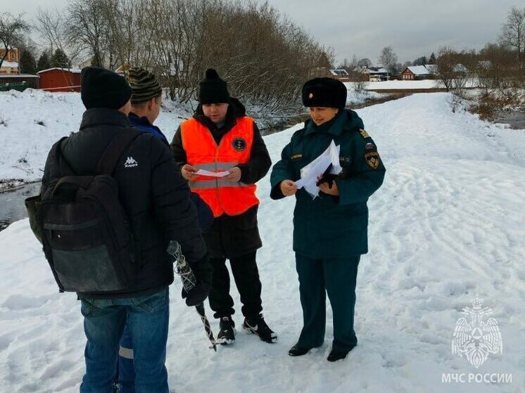 В Тихвинском районе инспекторы ГИМС провели выезды на водоемы