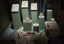 В самом центре столицы в Новом выставочном зале исторического музея открылась выставка «Очарование красоты. Из истории ювелирных украшений России»