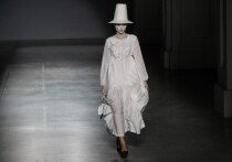 Pantone объявил цветом 2026 года Cloud Dancer — воздушный ванильный оттенок белого, напоминающий начинку зефира