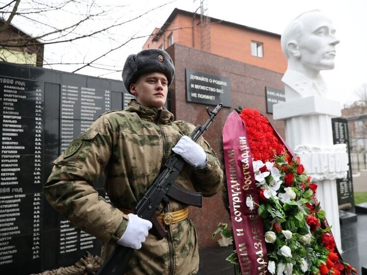 Памятную плиту погибшим на СВО инженерам Росгвардии открыли в Подмосковье