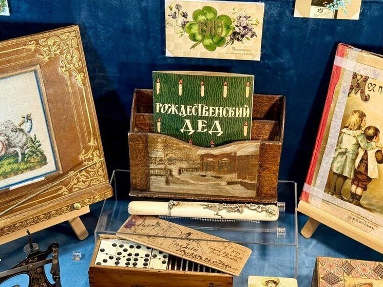 В Нижнем открылась выставка, посвящённая празднованию Нового года