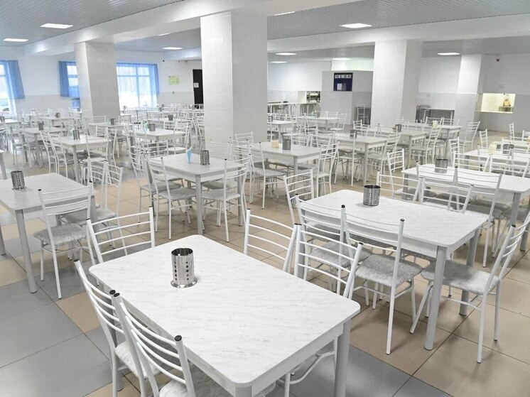 Губернатор Хоценко оценил обновлённый лагерь в Любинском районе