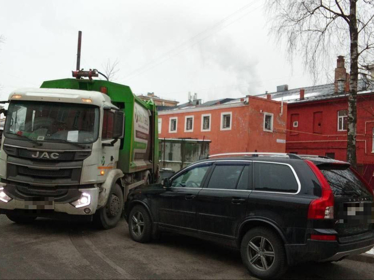 В период новогодних праздников Невский экологический оператор усиливает работу, чтобы жители Санкт-Петербурга встретили новый год в чистом, уютном и комфортном городе.