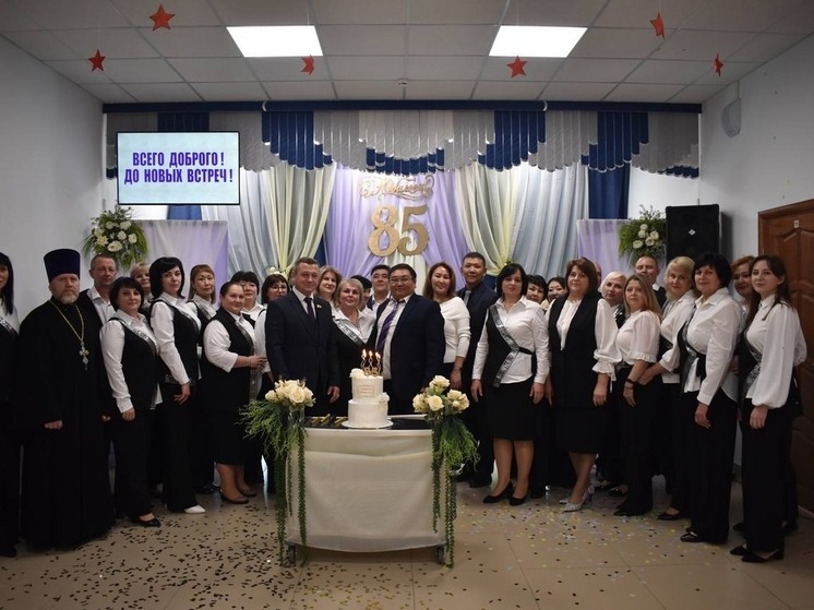 Приютненский лицей Калмыкии отметил 85-летие