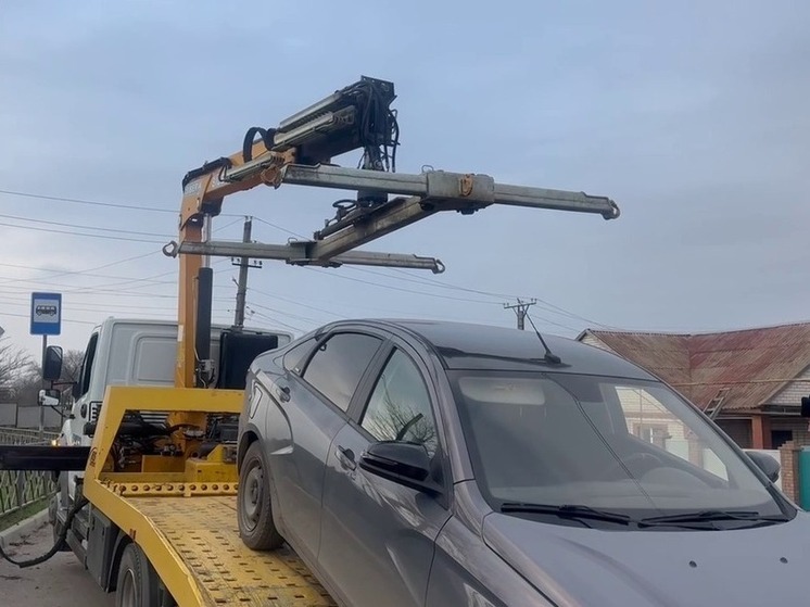 В Элисте работает эвакуатор