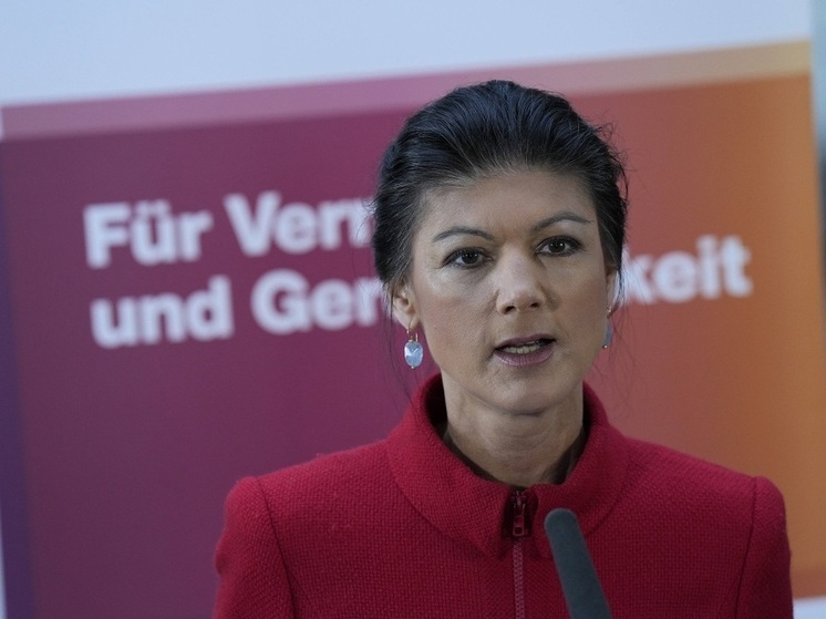 Сара Вагенкнехт обвинила германское правительство в «игре в русскую рулетку»