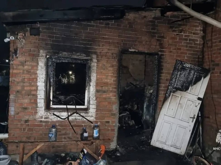 В Шахтах на территории предприятия после пожара нашли тело мужчины