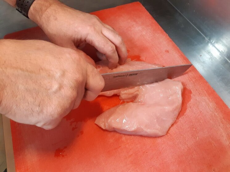 Балтийский порт задержал 28 тонн курятины из Бразилии