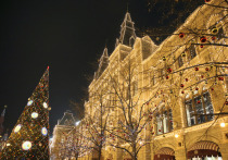 С папами — особая история. Они часто отмахиваются: «Мне ничего не надо», искренне веря, что главный подарок — это ваше благополучие. И в этом — ключ. Подарок отцу на Новый год — это не вещь, а символический жест уважения. Шанс показать: «Я тебя вижу. Я помню. Я ценю то, что ты для меня сделал и делаешь».