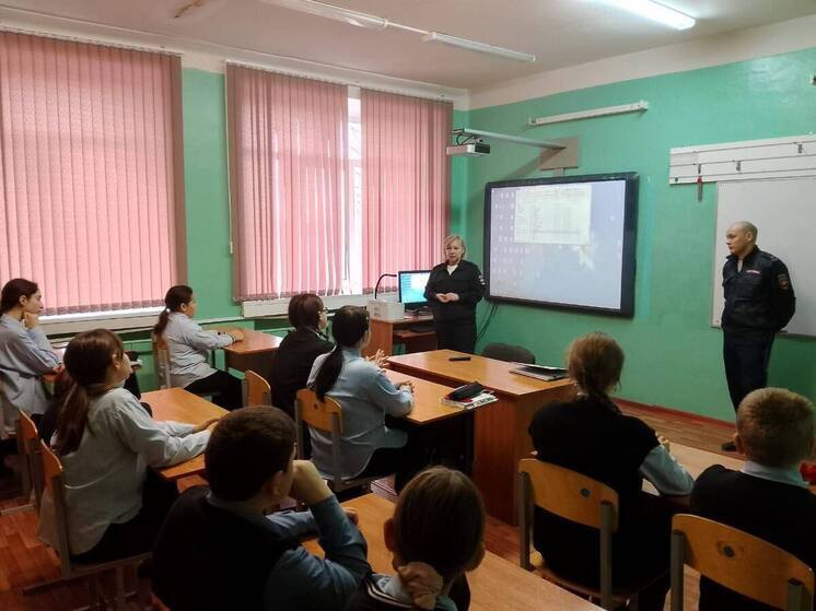 Сотрудник ГАИ провёл акцию «Верный шаг» в Новобокинской школе