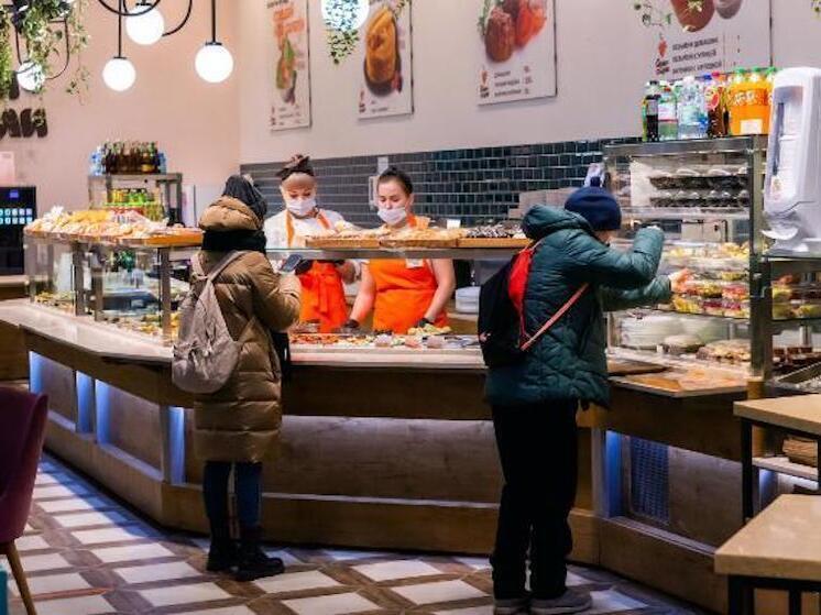 Интерес к подработке в кафе и ресторанах в Челябинской области вырос на 106%