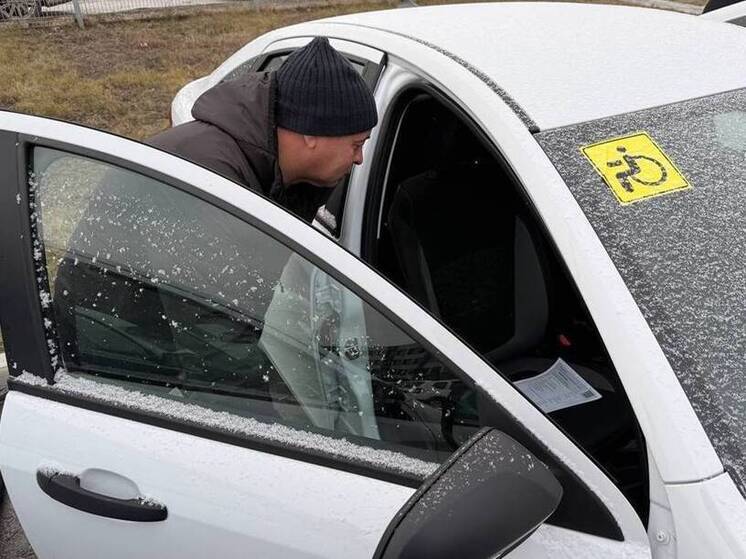 Восемь адаптированных автомобилей передали пострадавшим на производстве южноуральцам