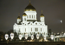 6 декабря в православном календаре — день памяти двух великих заступников: святителя Митрофана Воронежского и святого благоверного князя Александра Невского. В народной традиции этот день получил название «Митрофанов день» или «студёный рубеж», знаменуя окончательный приход зимы. Считалось, что мысли, слова и поступки в этот день обладают особой силой, поэтому наши предки строго соблюдали традиции, чтобы сохранить мир в доме и привлечь благополучие на весь будущий год.